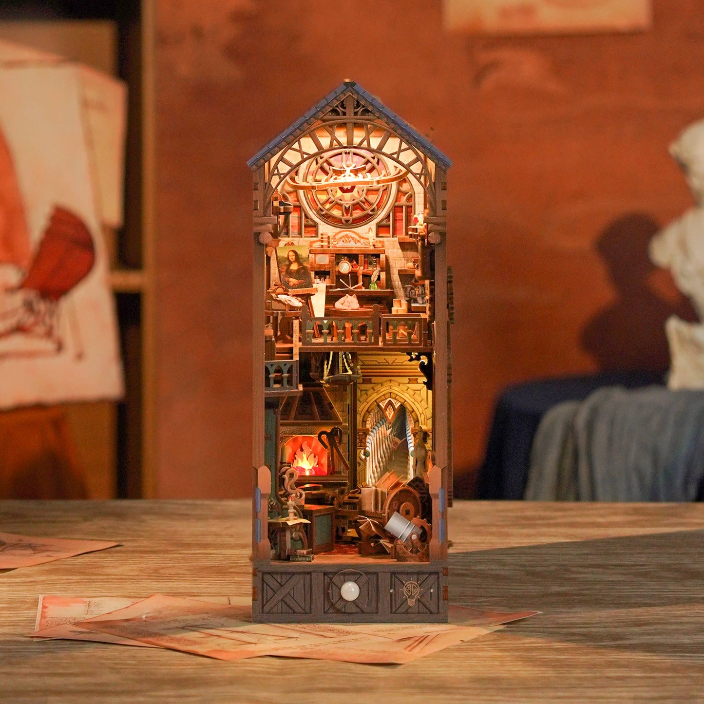 DIY Book Nook Kit: Leonardo da Vinci w/ Dust Cover