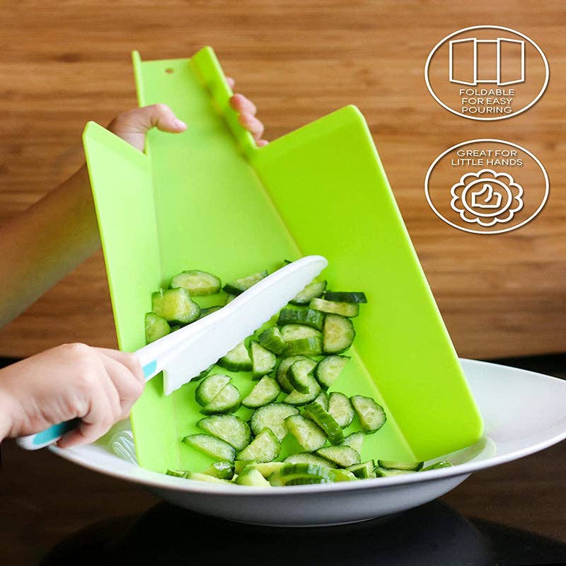 Green Kids' Knives and Foldable Cutting Board Set