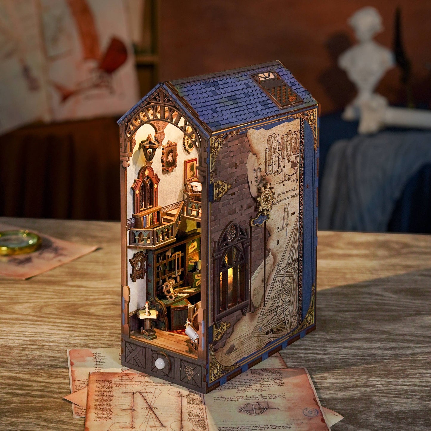 DIY Book Nook Kit: Leonardo da Vinci w/ Dust Cover