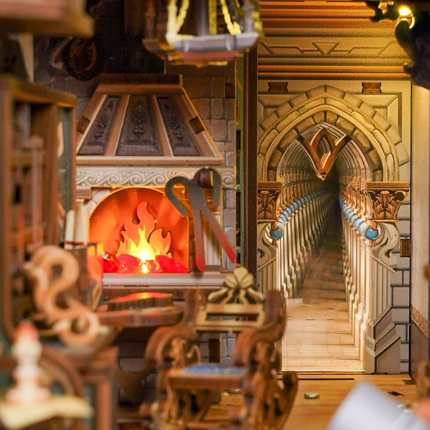 DIY Book Nook Kit: Leonardo da Vinci w/ Dust Cover